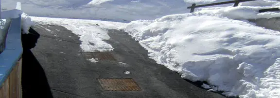 Sciogliere neve da pavimenti esterni